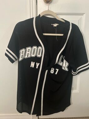 Aeropostale Black and White Brooklyn Jersey